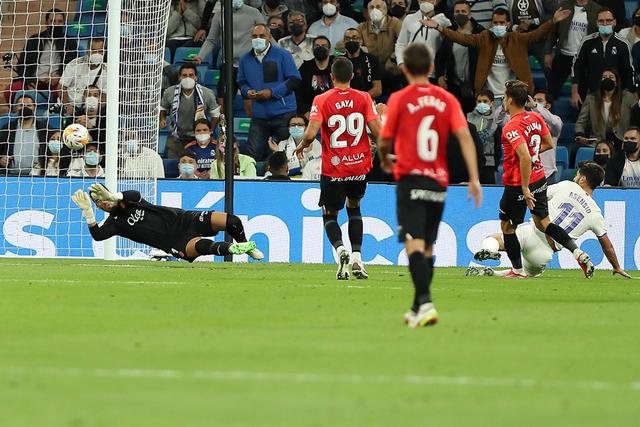 那支在英超奇迹夺冠的球队 如今跌向了深渊